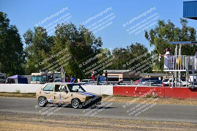 media/Sep-29-2024-24 Hours of Lemons (Sun) [[6a7c256ce3]]/StartFinish (245p-330p)/